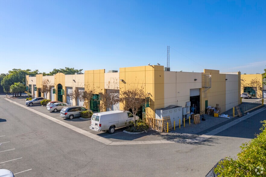 8684 Avenida De La Fuente, San Diego, CA à louer - Photo principale – Image 1 sur 7