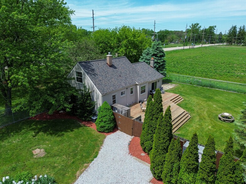 75600 Van Dyke Rd, Bruce Township, MI à vendre - Photo de l’immeuble – Image 3 sur 40