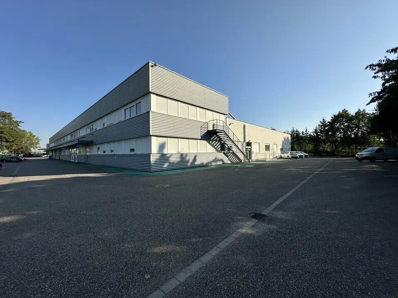 Local d'activités dans Mundolsheim à vendre - Photo de l’immeuble – Image 2 sur 8