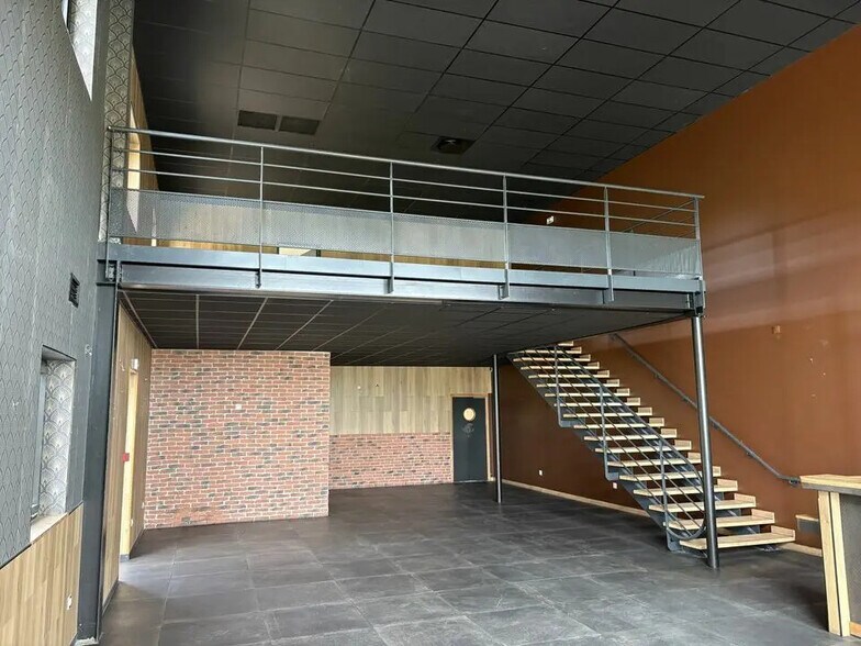 Local commercial dans Le Pontet à louer - Photo de l’immeuble – Image 2 sur 11