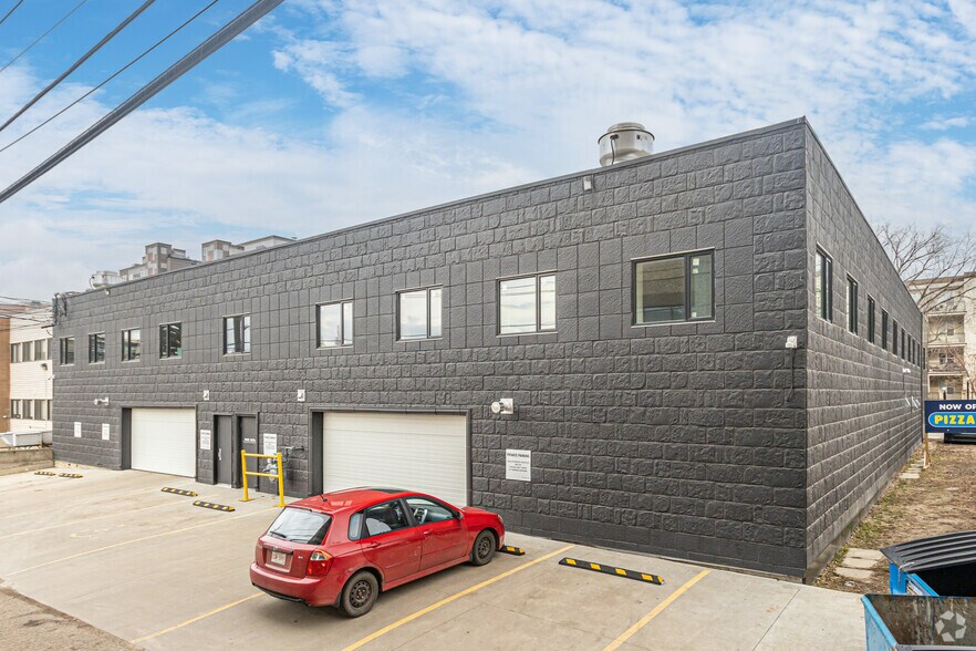 10420 122nd St NW, Edmonton, AB à louer - Photo de l’immeuble – Image 3 sur 5