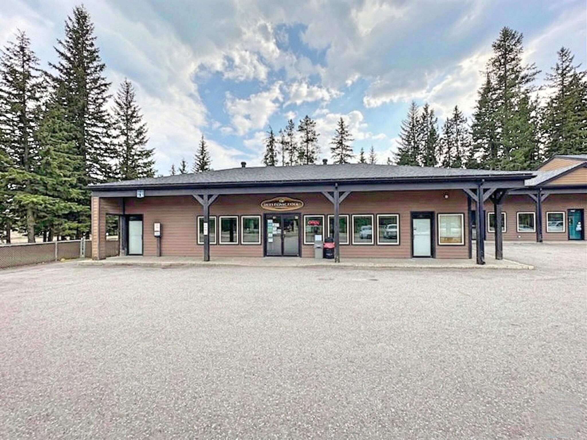 2200 Balmer Dr, Elkford, BC à vendre Photo de l’immeuble– Image 1 sur 8