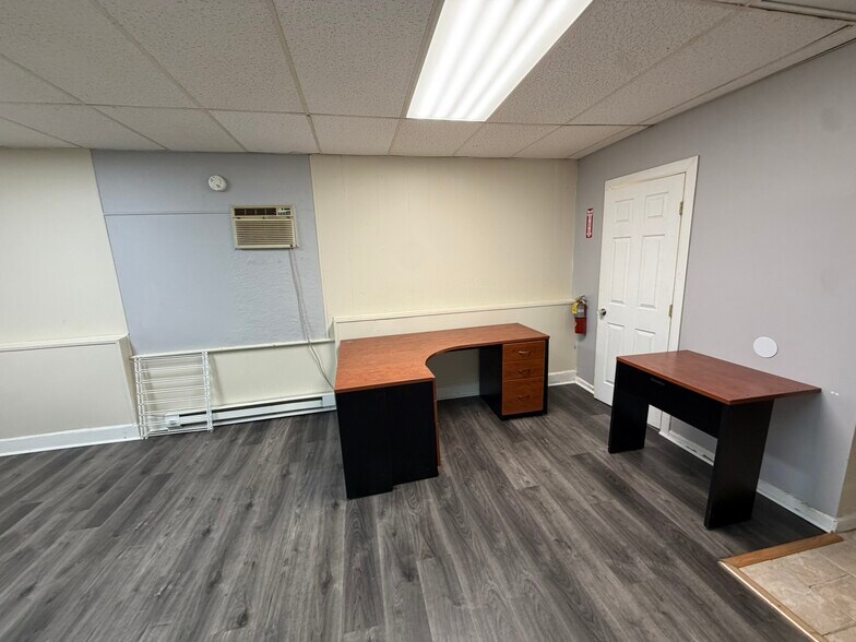 6106 Torresdale Ave, Philadelphia, PA à louer - Photo de l’immeuble – Image 3 sur 10