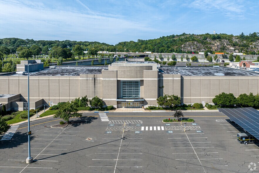 575 Union St, Waterbury, CT à louer - Photo de l’immeuble – Image 3 sur 21