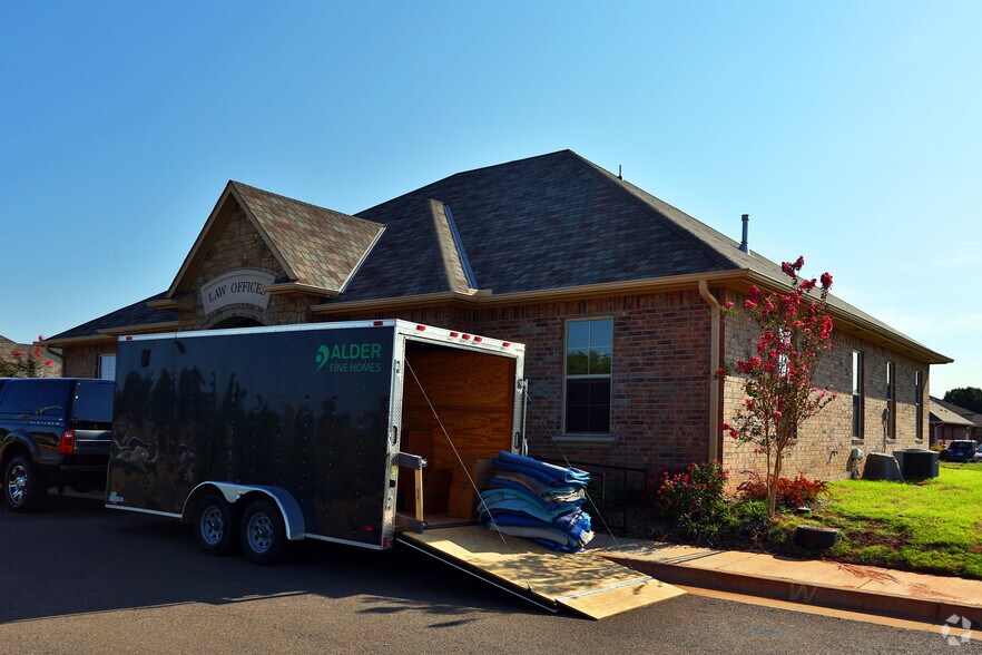 732 N Santa Fe, Edmond, OK à vendre - Photo de l’immeuble – Image 2 sur 3