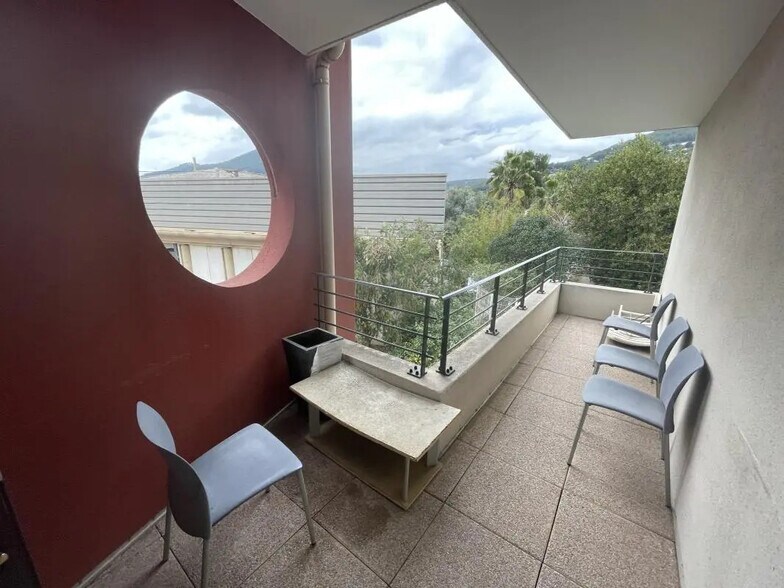Bureau dans La Valette-du-Var à louer - Photo de l’immeuble – Image 3 sur 9