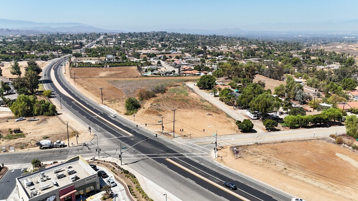 16300 Van Buren Blvd, Riverside, CA à louer Photo de l’immeuble– Image 1 sur 17