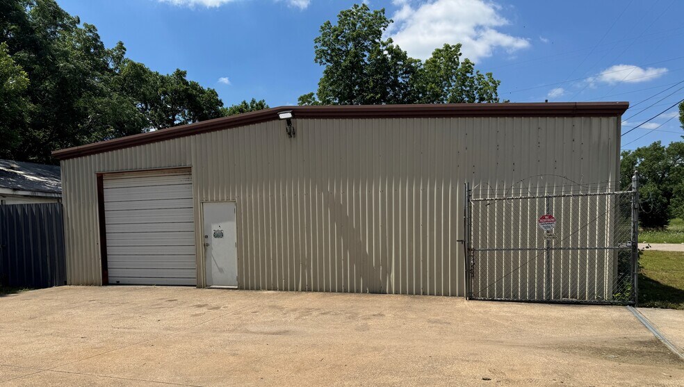 1100 & 1104 Rock Island St, Dallas, TX à louer - Photo de l’immeuble – Image 1 sur 3
