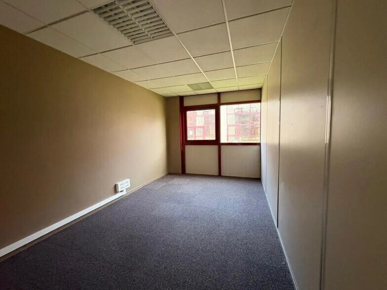 Bureau dans Pontoise à louer - Photo de l’immeuble – Image 3 sur 8
