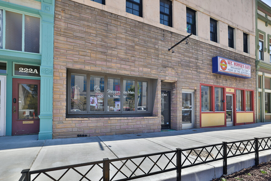 220 N Main St, Edwardsville, IL à louer - Photo de l’immeuble – Image 1 sur 22
