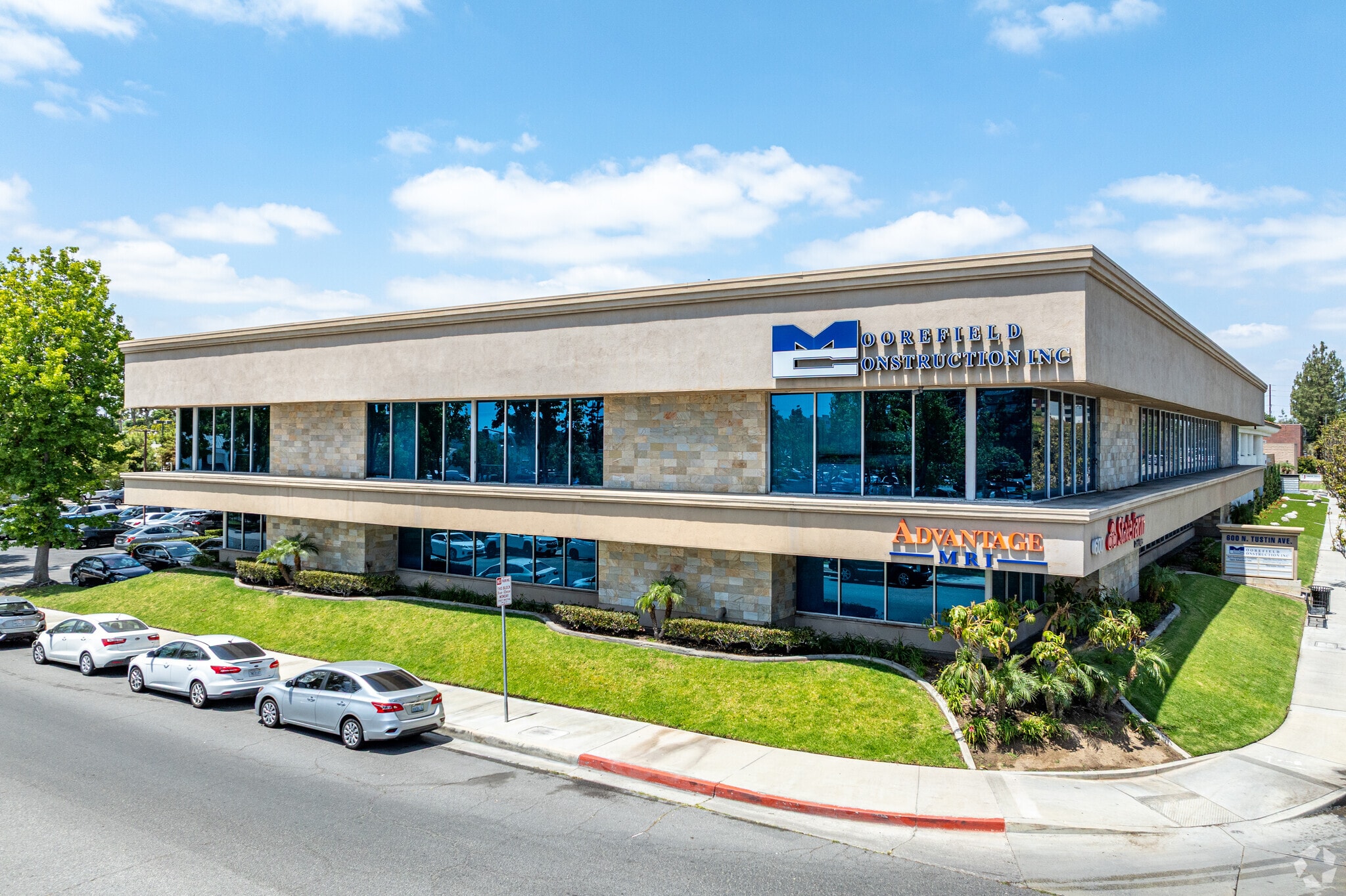 600 N Tustin Ave, Santa Ana, CA à louer Photo principale– Image 1 sur 7