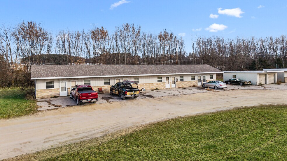 4991 Arthur Rd, Slinger, WI à vendre - Photo de l’immeuble – Image 2 sur 41