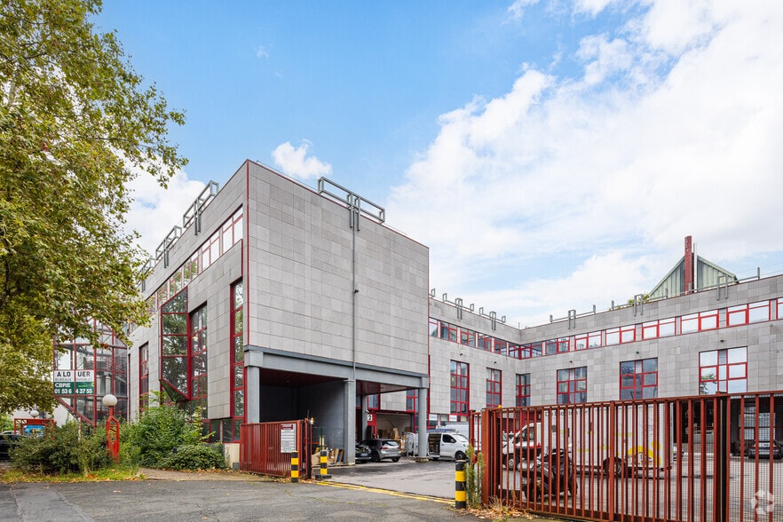 Bureau dans Saint-Denis à louer - Photo de l’immeuble – Image 3 sur 5