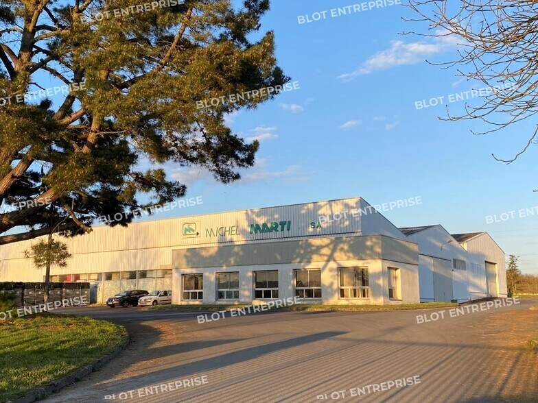 Local d'activités dans Meillac à vendre - Photo de l’immeuble – Image 1 sur 10