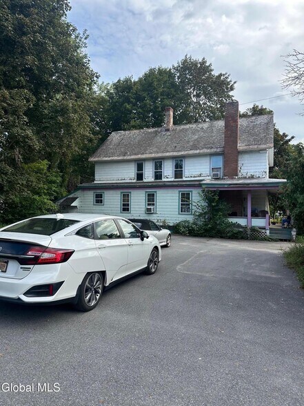 137 Ridge St, Glens Falls, NY à vendre - Photo de l’immeuble – Image 2 sur 4