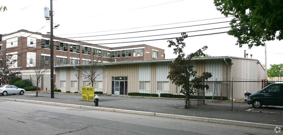215 Rutgers St, Maplewood, NJ à louer - Photo de l’immeuble – Image 2 sur 7