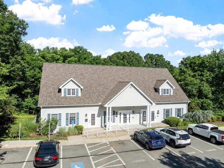 206 Southbridge St, Auburn, MA à louer - Photo de l’immeuble – Image 1 sur 12