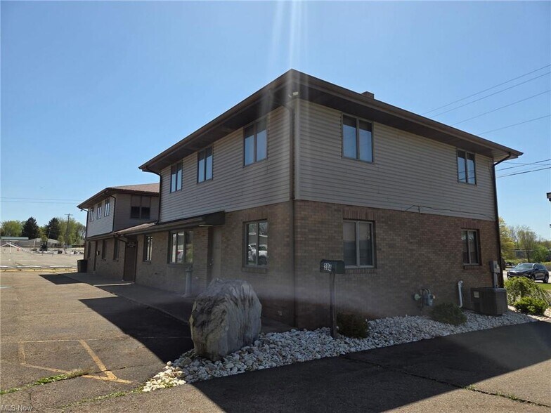 204 Ivy St, Weirton, WV à louer - Photo de l’immeuble – Image 2 sur 16