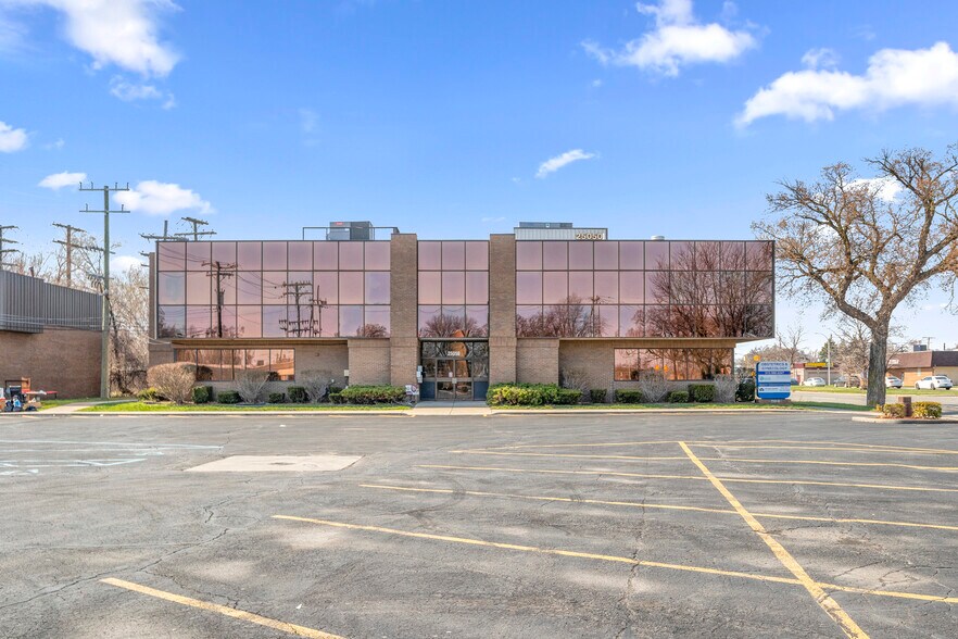 25050 Outer Dr, Lincoln Park, MI à louer - Photo de l’immeuble – Image 2 sur 23