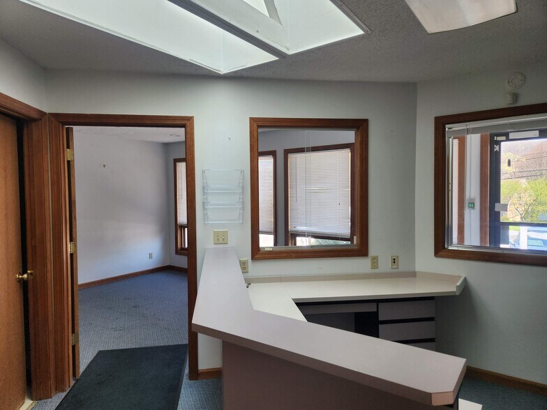 1 Old Park Lane Rd, New Milford, CT à louer - Photo de l’immeuble – Image 3 sur 9