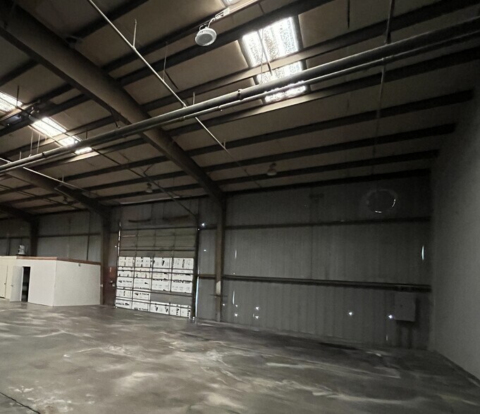 1710 Antelope Rd, White City, OR à louer - Photo de l’immeuble – Image 3 sur 9