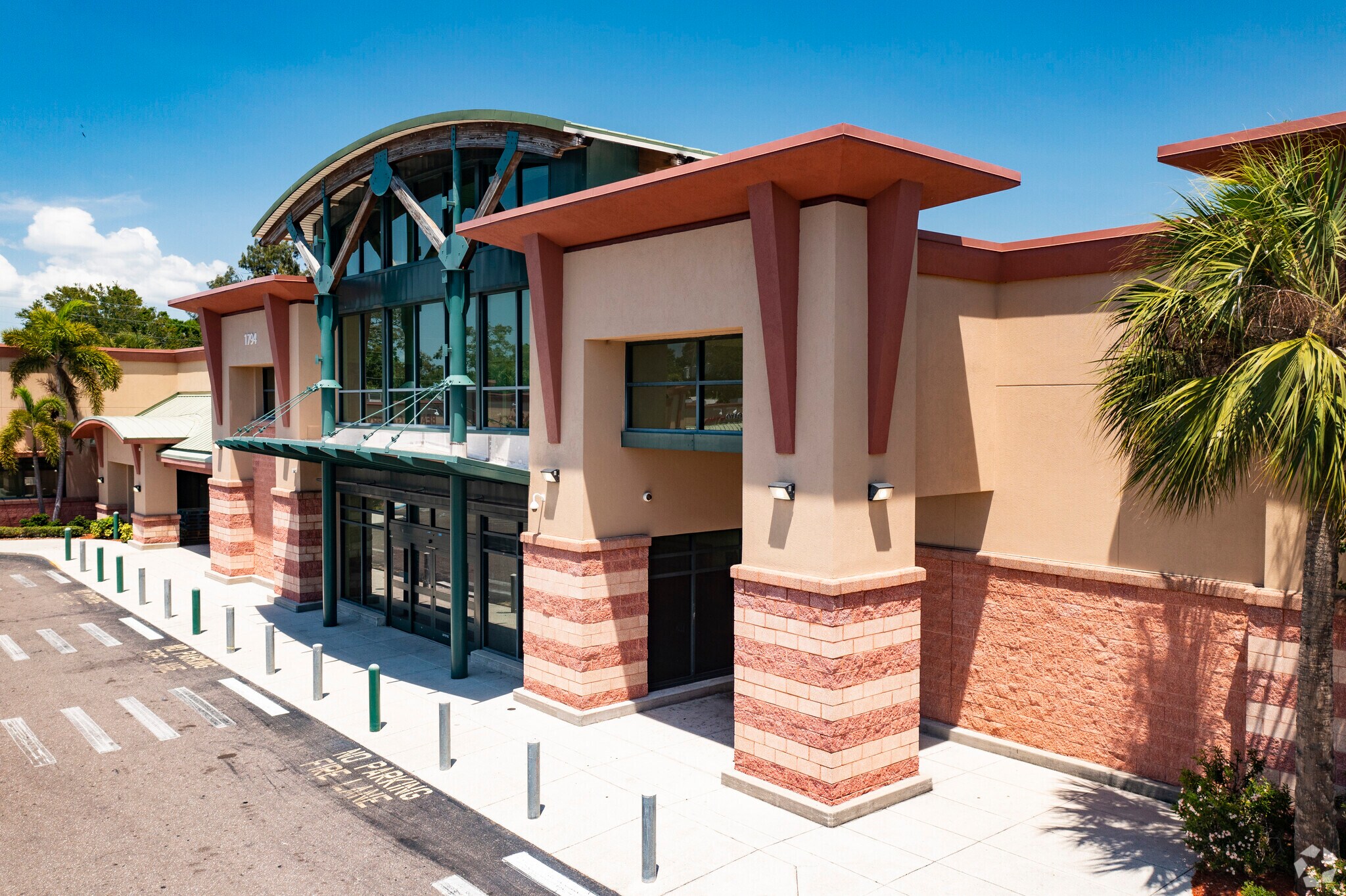 1794 22nd St S, Saint Petersburg, FL à louer Photo de l’immeuble– Image 1 sur 6