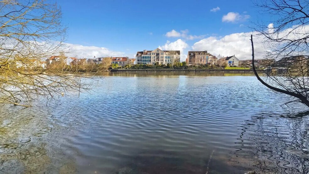 Local d'activités dans Cergy à vendre - Photo de l’immeuble – Image 2 sur 18