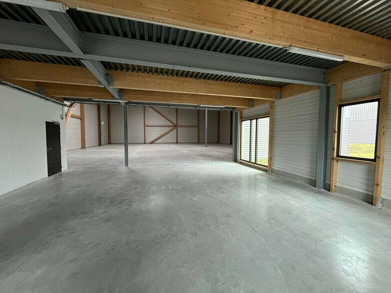 Local d'activités dans Courtry à vendre - Photo de l’immeuble – Image 3 sur 8