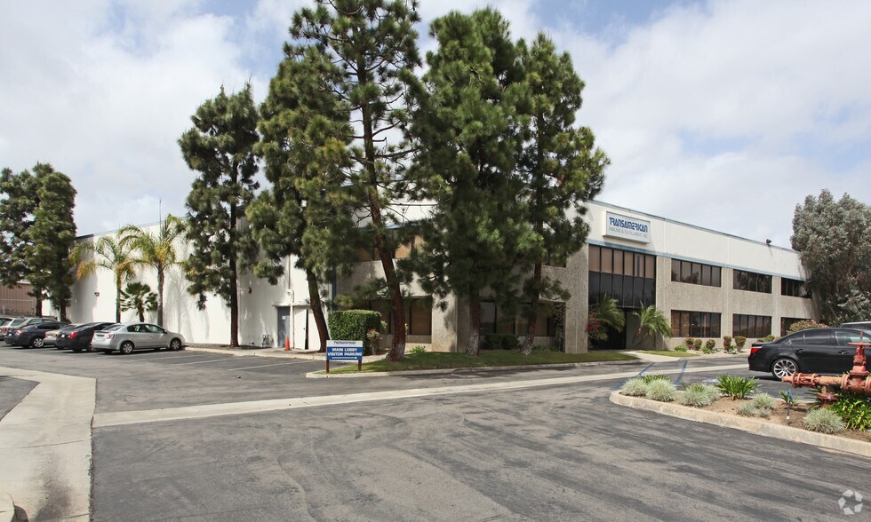 355 State Pl, Escondido, CA à louer - Photo principale – Image 1 sur 4