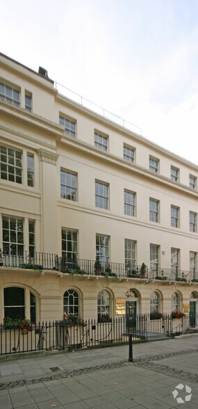 24 Fitzroy Sq, Londres à louer - Photo de l’immeuble – Image 2 sur 4