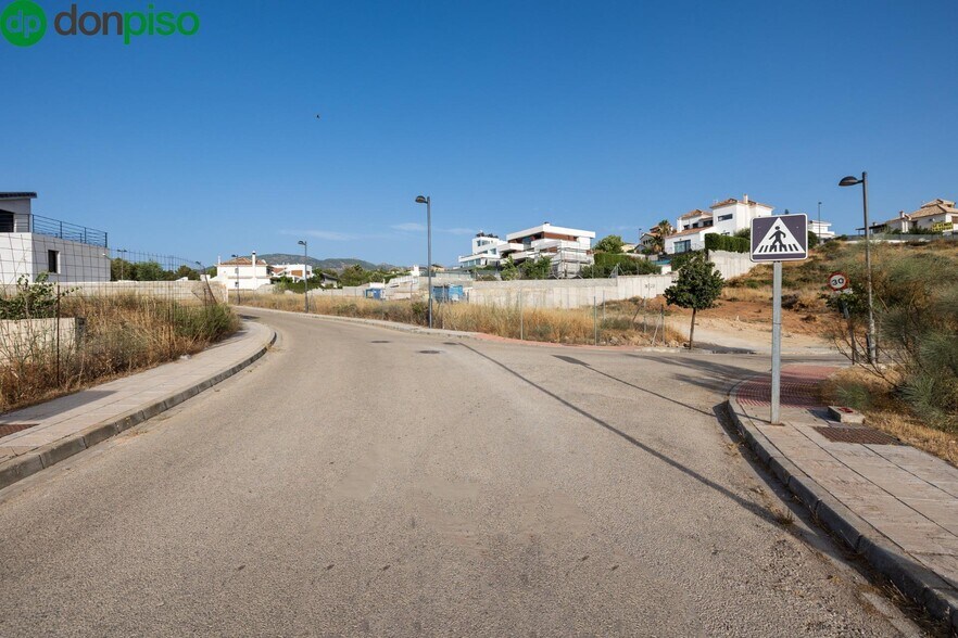 Calle Cúllar Vega, 42, La Zubia, Granada à vendre - Photo de l’immeuble – Image 3 sur 18