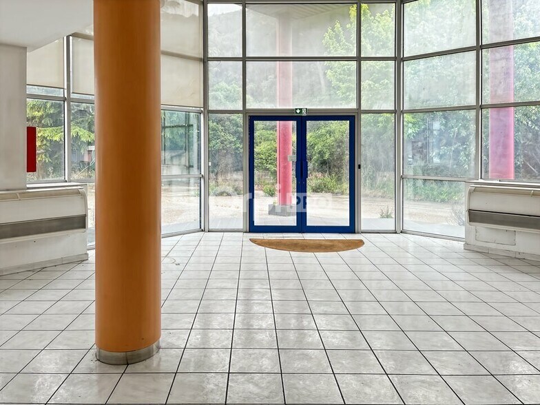 Industriel/Logistique dans Aubagne à vendre - Photo intérieure – Image 2 sur 16