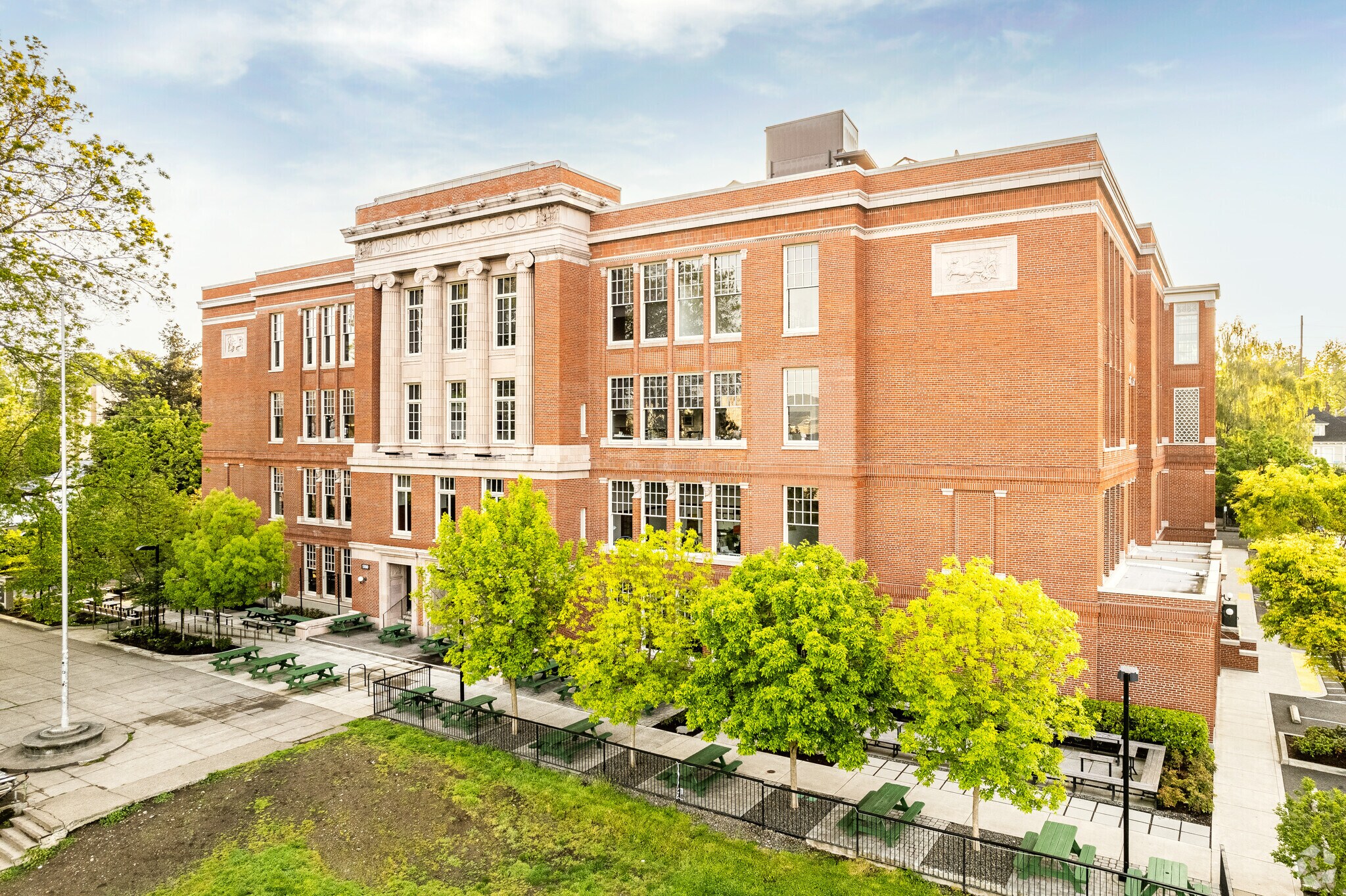 1300 SE Stark St, Portland, OR à louer Photo principale– Image 1 sur 16