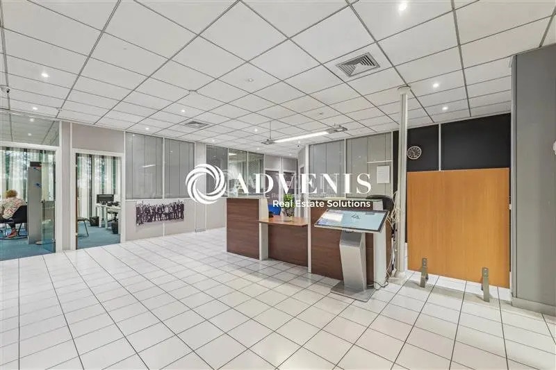 Bureau dans Roissy-en-France à vendre - Photo intérieure – Image 1 sur 24