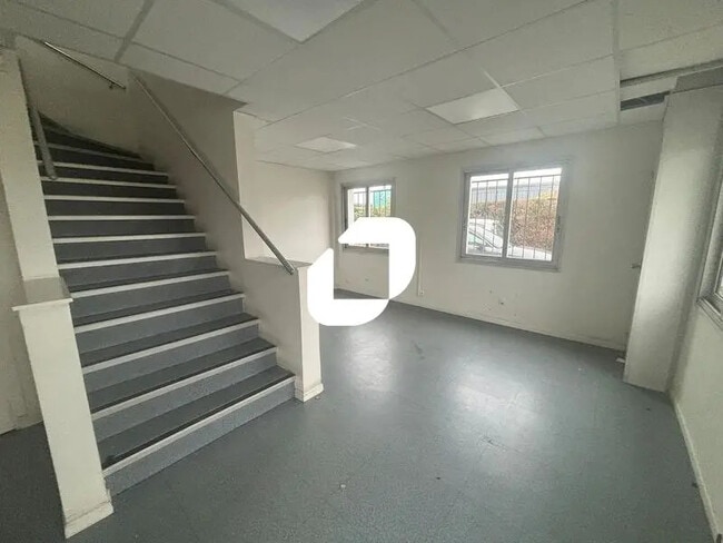 Plus de détails pour Bureau, Local d'activités à louer