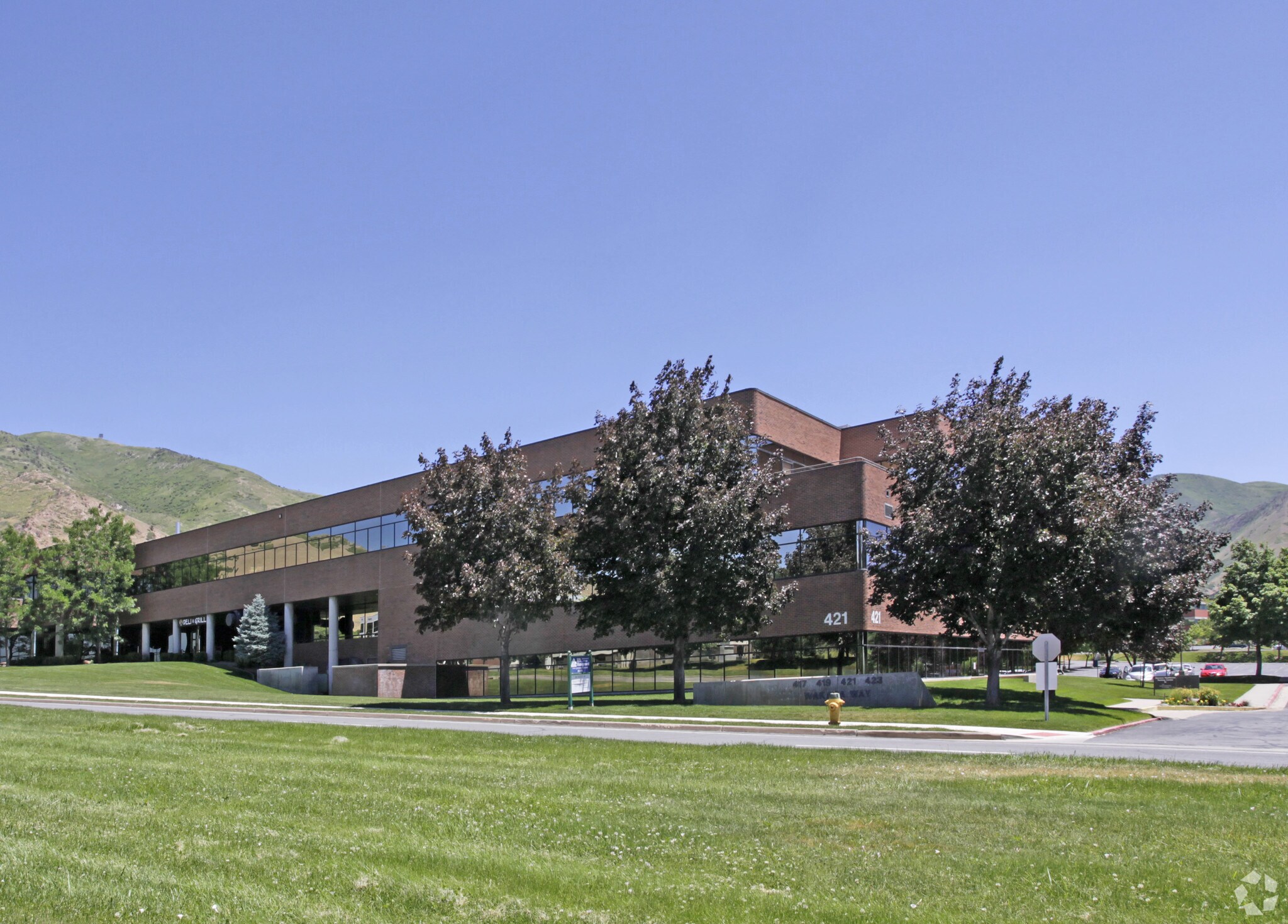 421 Wakara Way, Salt Lake City, UT à louer Photo de l’immeuble– Image 1 sur 6