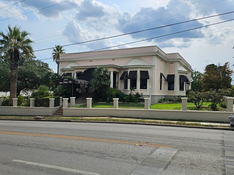 1919 San Pedro Ave, San Antonio, TX à vendre - Photo de l’immeuble – Image 2 sur 12