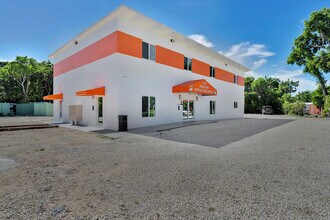 101925 Overseas Hwy, Key Largo, FL à louer Photo de l’immeuble– Image 2 sur 11
