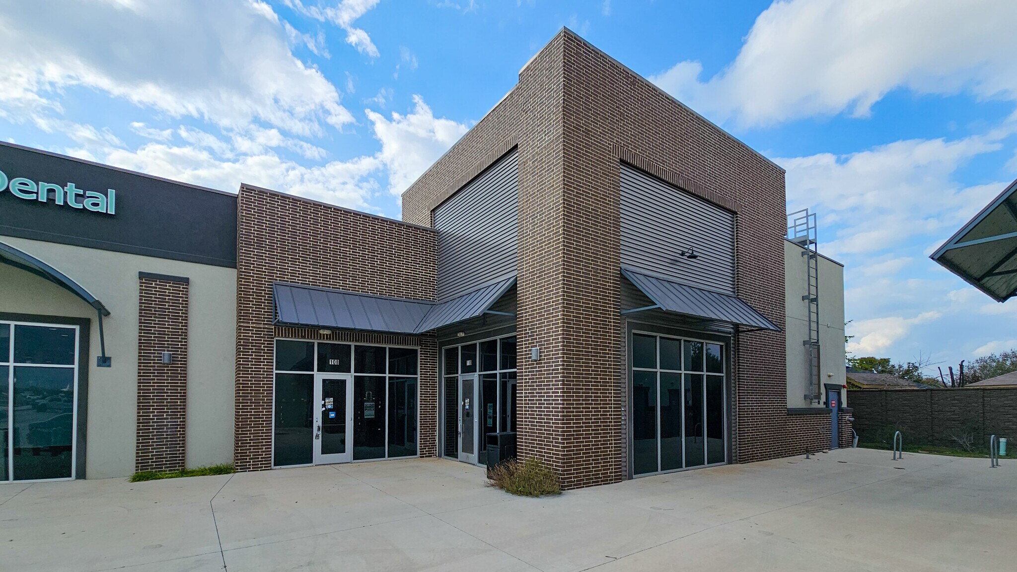821 W New Hope Dr, Cedar Park, TX à louer Photo de l’immeuble– Image 1 sur 16