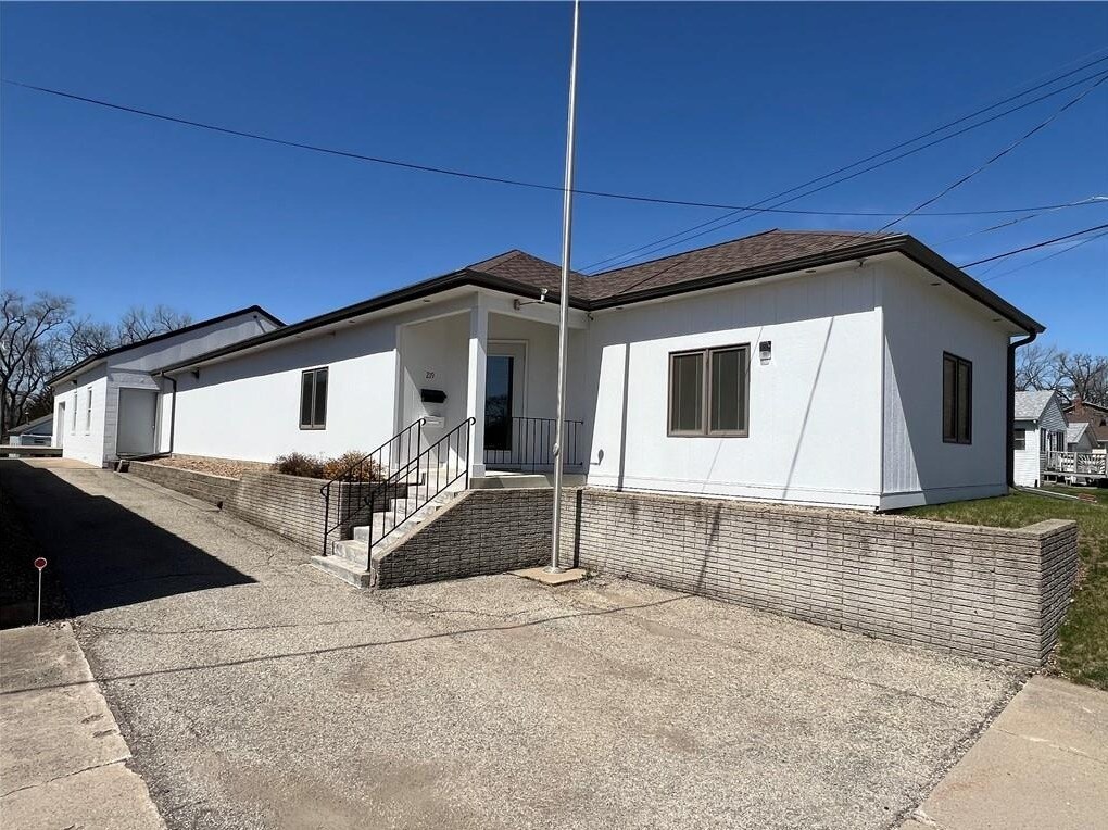 219 W 11th St N, Newton, IA à vendre Photo de l’immeuble– Image 1 sur 19
