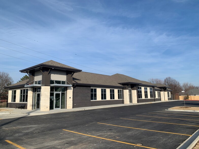 2001 SE J St, Bentonville, AR à louer - Photo de l’immeuble – Image 1 sur 7