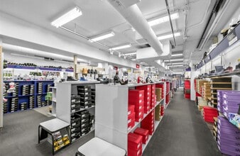 2353-2355 Yonge St, Toronto, ON à louer Photo intérieure– Image 2 sur 7