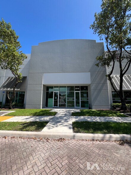 2000-2030 W Atlantic Blvd, Pompano Beach, FL à louer - Photo de l’immeuble – Image 3 sur 6