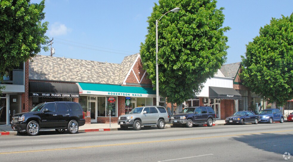 245-251 S Robertson Blvd, Beverly Hills, CA à louer - Photo de l’immeuble – Image 2 sur 16