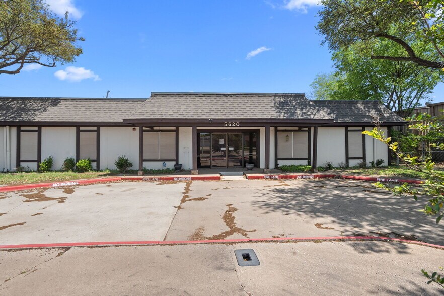 5620 Rowlett Rd, Rowlett, TX à vendre - Photo de l’immeuble – Image 2 sur 34