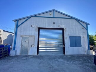 Plus de détails pour Local d'activités à louer