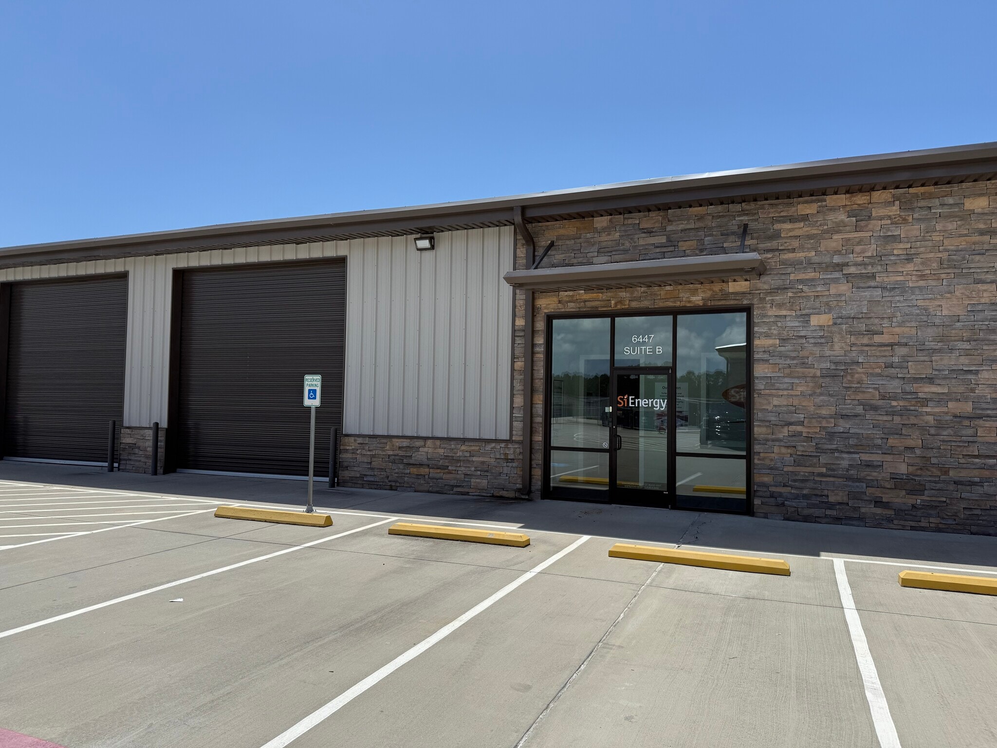 6427 Highway 105, Conroe, TX à louer Photo de l’immeuble– Image 1 sur 2