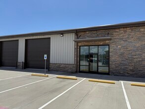 6427 Highway 105, Conroe, TX à louer Photo de l’immeuble– Image 1 sur 2