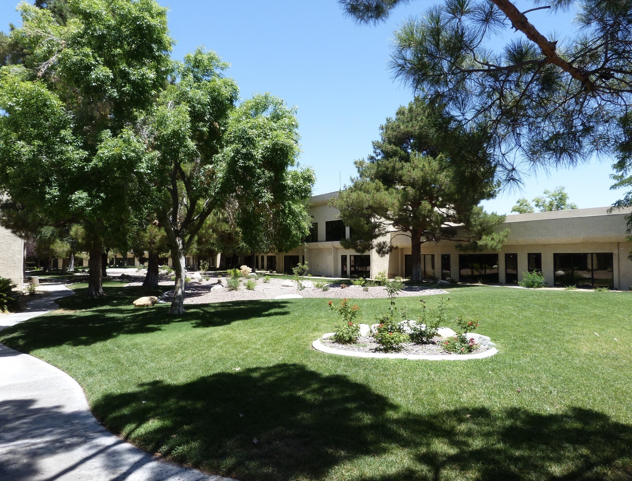 2820 E Flamingo Rd, Las Vegas, NV à louer Photo de l’immeuble– Image 1 sur 3