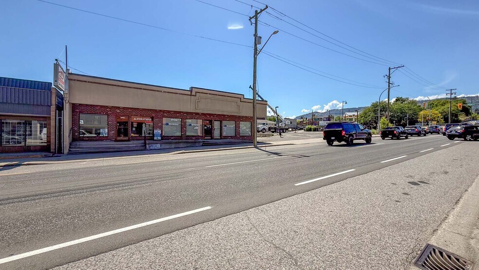 2489 Main St, West Kelowna, BC à vendre - Photo de l’immeuble – Image 2 sur 26